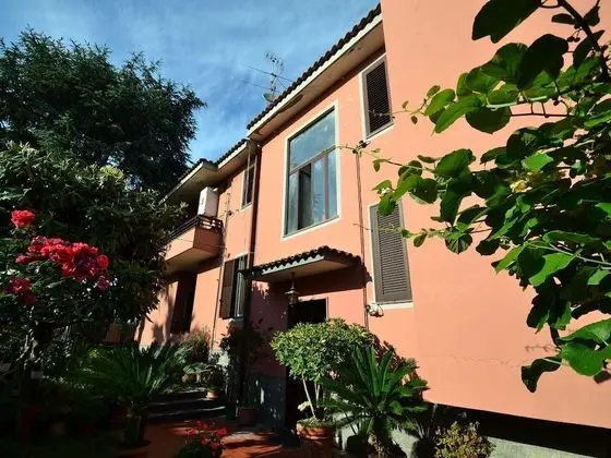 Cosy Holiday Home in Pompei With Garden - Dış Mekan