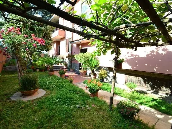 Cosy Holiday Home in Pompei With Garden - Dış Mekan