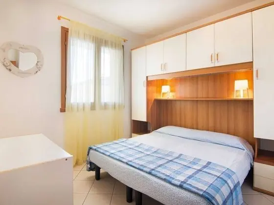 Cosy Holiday Home in Rosolina With Outdoor Pool