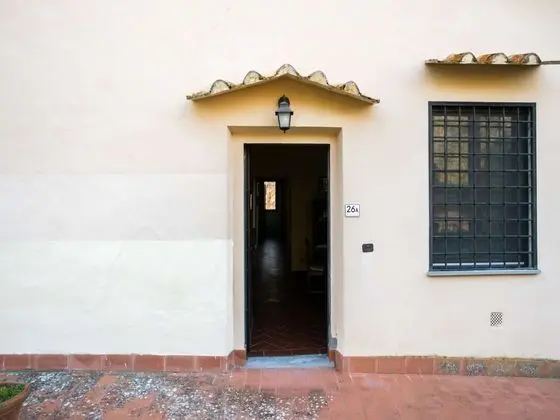 Cosy Holiday Home in Tuscany With Shared Swimming Pool - Lobi