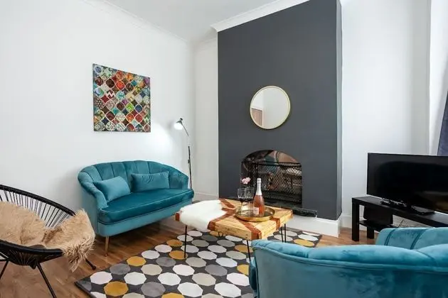 Cosy Home Near Station, Parking, Netflix, Sleeps 5