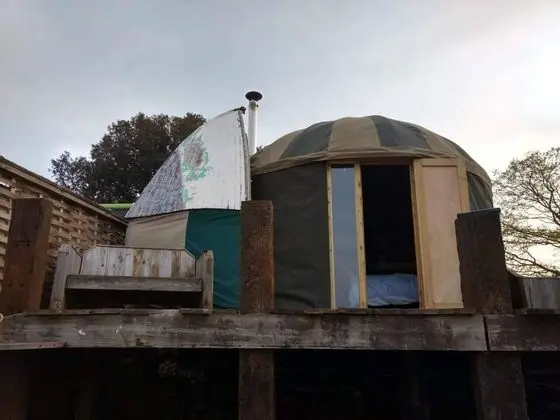 Cosy and Inviting Waterside Luxury Yurt - Dış Mekan