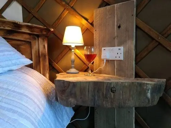 Cosy and Inviting Waterside Luxury Yurt - Oda