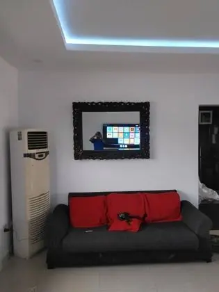 Cosy and Large Apartment in Lagos, Nigeria - Oda Düzeni