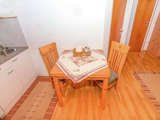 Cosy Little Holiday Home in Chiemgau - Balcony, Sauna and Swimming Pool - Yerinde Yemek