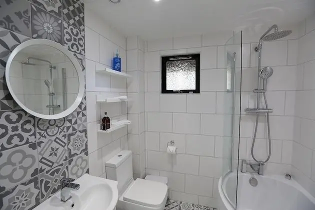 Cosy Modern Nordic Lodge w Loch View & Log Burner - Banyo Tipleri