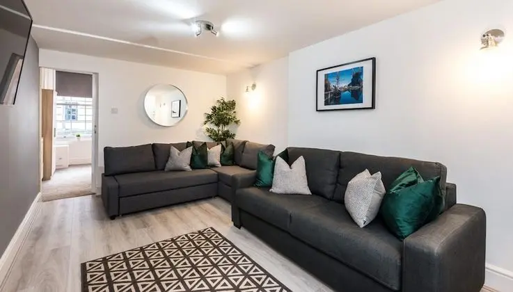 Cosy and Modern Super Central 2 Bed Apt
