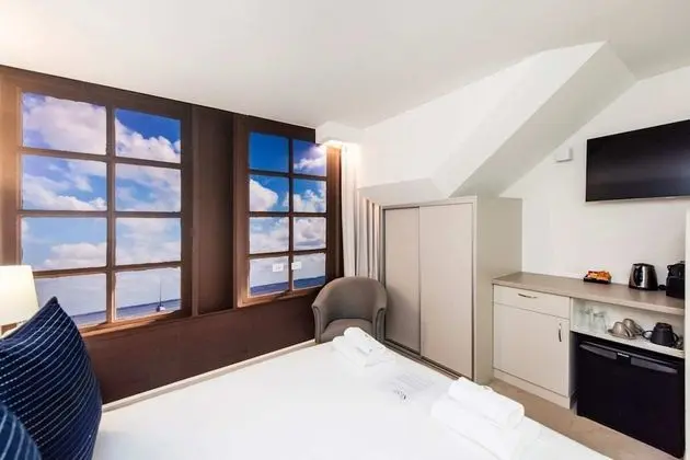 Cosy Mural Studio With Roof Terrace - 1