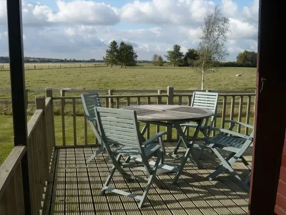 Cosy Pine Lodge With far Reaching Country Views and Large sun Deck