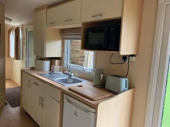Cosy, Quiet Static Caravan, Mawgan Porth, St Eval - Mutfak