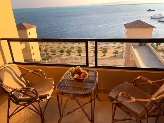Cosy Sea View Studio - The Views Waterside