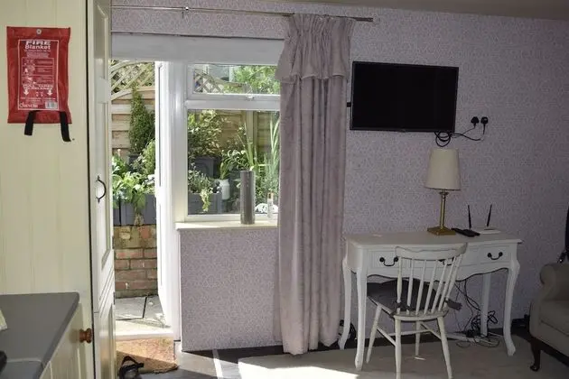 Cosy Self-contained Studio Flat in Bristol