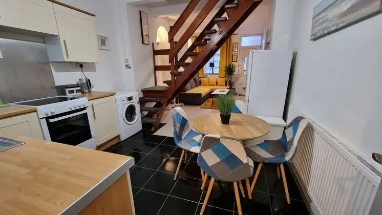 Cosy Stay in Stoke on Trent By Villazu - Mutfak