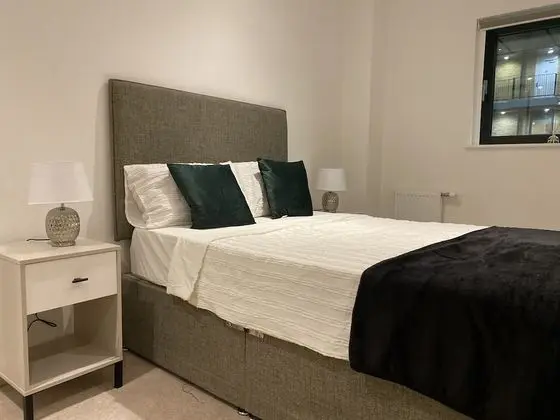 Cosy Stunning two Bed Apartment With Balcony - Oda