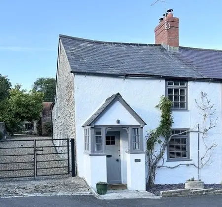 Cosy two Bedrooom Cottage, set in a Dorset Village