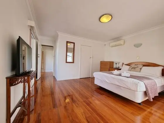 Cosy Unit by Airport - Heat Pump - WIFI