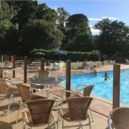 Cosy Upper Lake Chalet in Wales, Dog Friendly - Havuz