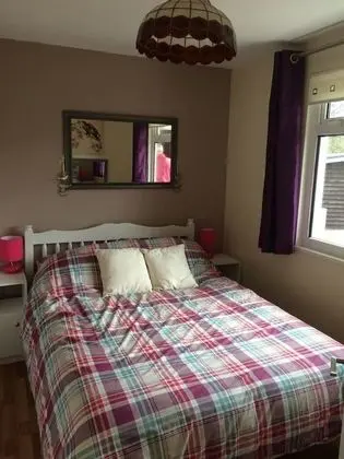 Cosy Upper Lake Chalet in Wales, Dog Friendly - Oda