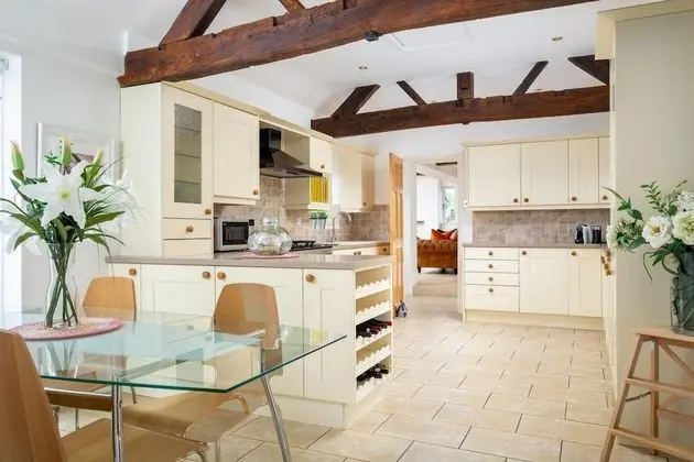 Cotswold Barn Conversion With Private Hot Tub