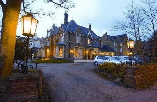 Cotswold Lodge