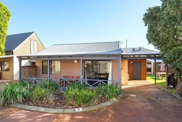 Cottage 8