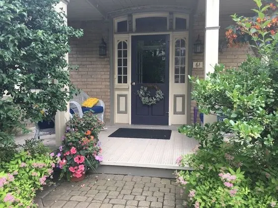 Cottage on Caledonia Bed & Breakfast - Lobi