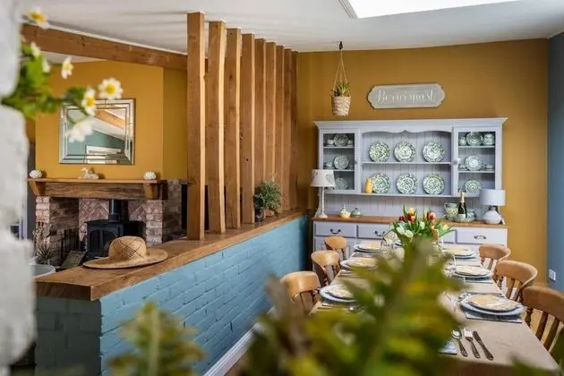 The Cottage - Characterful Coastal Family Home