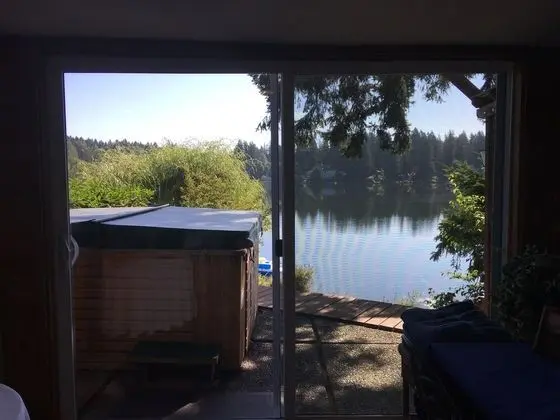 Cottage Lake Bed and Breakfast - Havuz