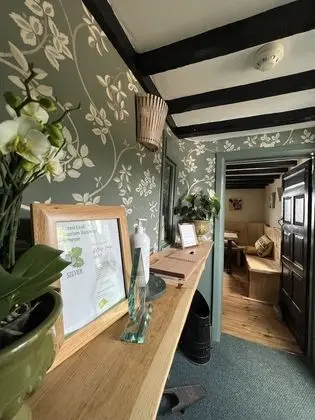 Cottage Lodge Hotel - Lobi