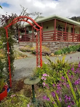 Cottage On Main