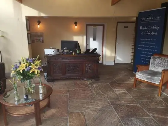 The Cottage Hotel - Lobi