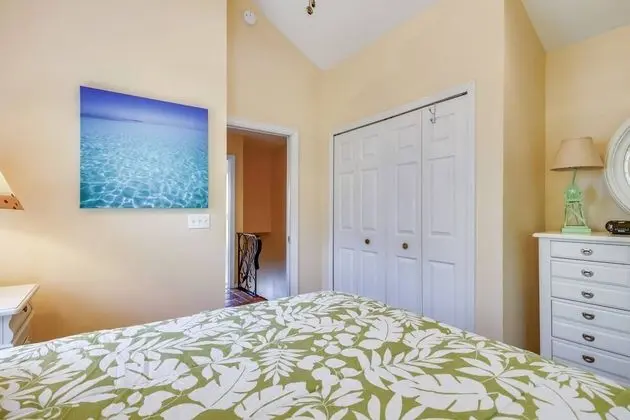 Cottage by the Pool by Avantstay w/ Balcony, BBQ & Shared Pool! Month Long Stays Only - Oda