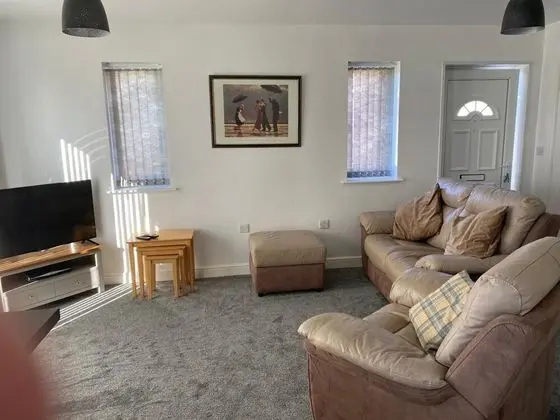 Cottage - Sleeps 4 - Dog Friendly - Parking