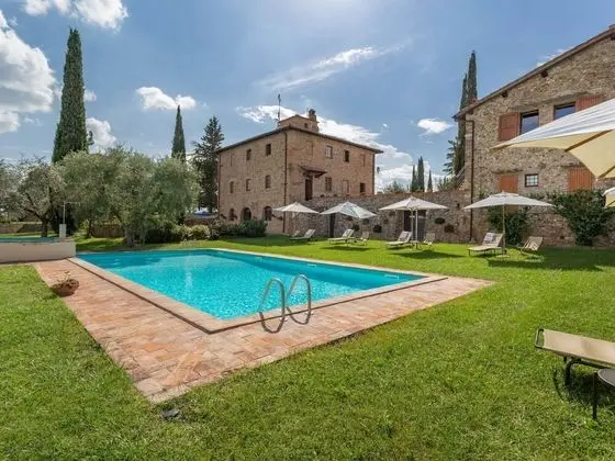 Cottage in Tavarnelle val di Pesa With Pool and Garden