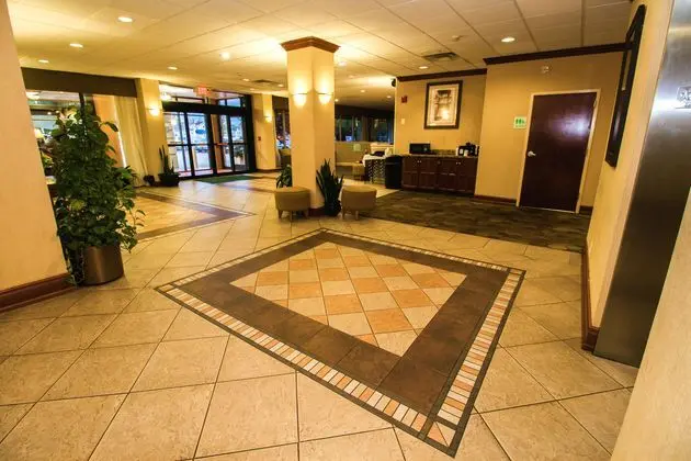 Cottonwood Suites Louisville Fair & Expo Center