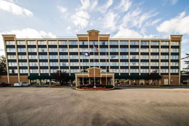 Cottonwood Suites Louisville Fair & Expo Center