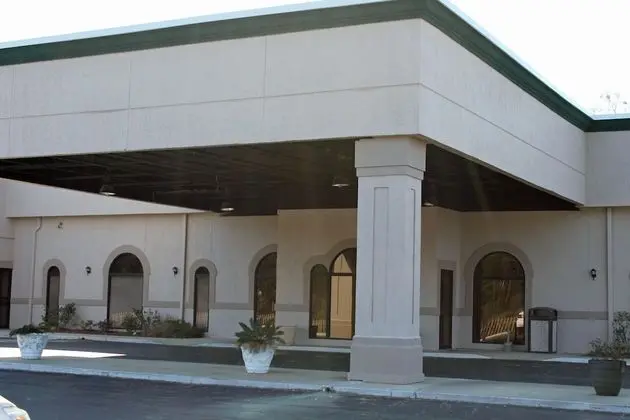 Cottonwood Suites Savannah Hotel & Conference Center