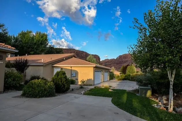 Cottonwoods 415