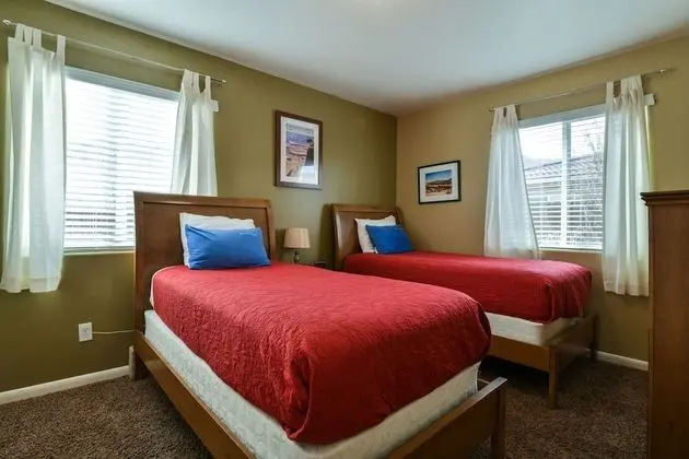 Cottonwoods 443 - Oda