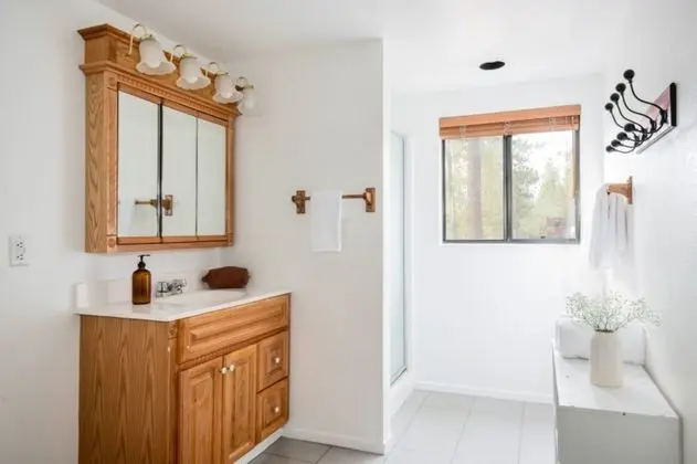 Cougar Lodge by Avantstay Private Character Cabin in Big Bear w/ Large Patio - İç Mekan