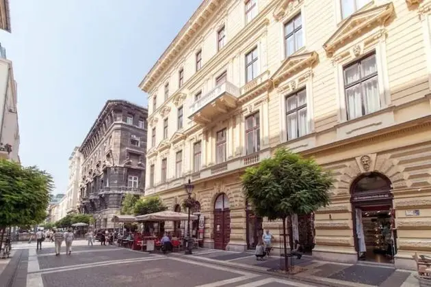 Count Zrinyi Basilica Residence