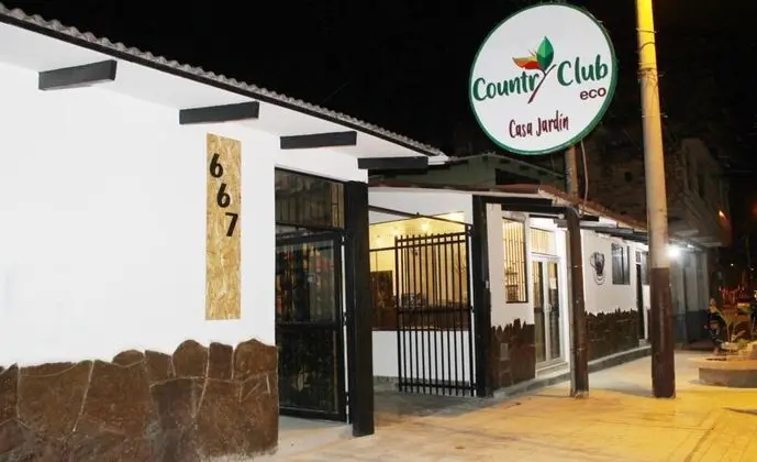 COUNTRY CLUB ECO CASA JARDÍN