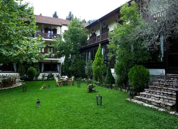 Country Club Hotel & Suites