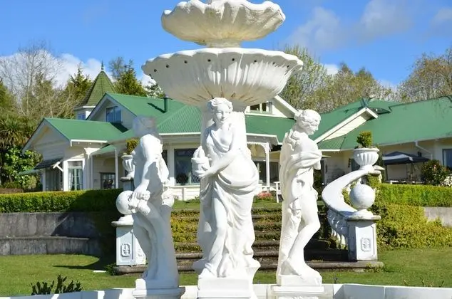 Country Villa Estate - Öne Çıkan Resim