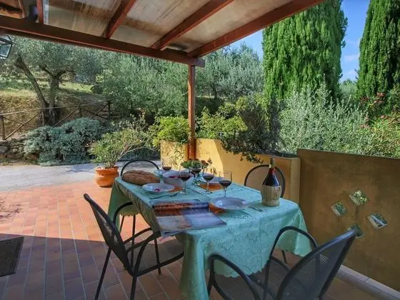 Country House With Swimming Pool and Garden With Mediterranean Plants - Yerinde Yemek