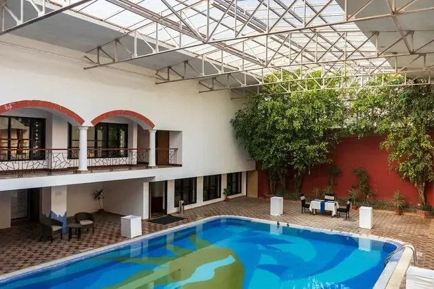 Country Inn - Bhimtal - Havuz