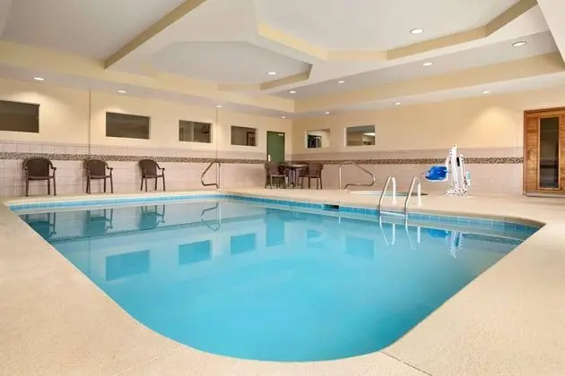 Country Inn & Suites By Carlson Albany - Havuz