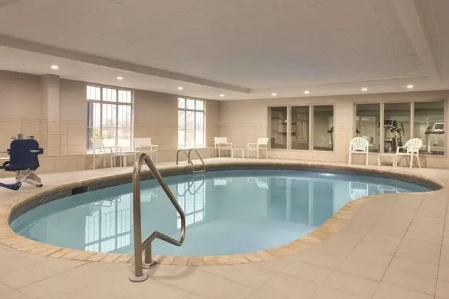 Country Inn & Suites By Carlson, Chattanooga I-24 - Havuz