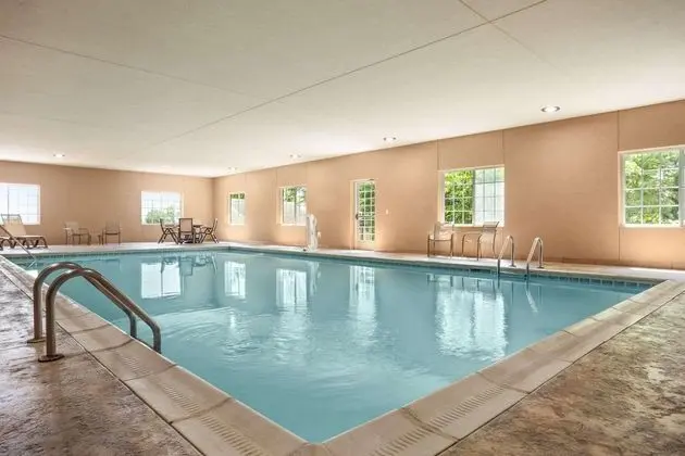 Country Inn & Suites - Goodlettsville - Havuz