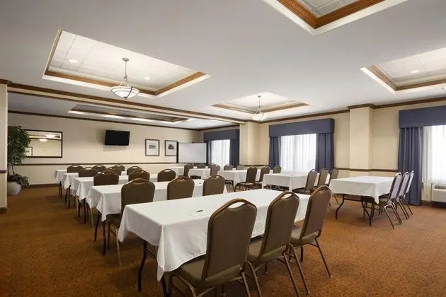 Country Inn & Suites Oklahoma City North - Genel